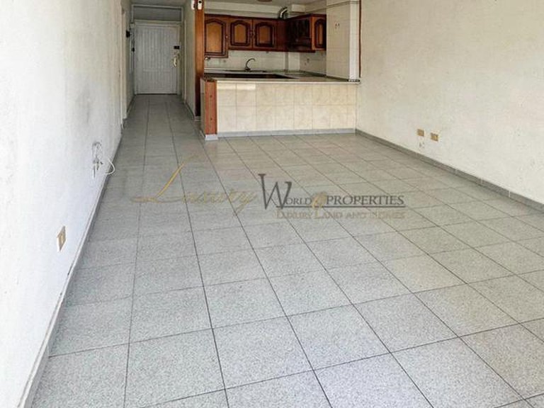 Apartment for Sale in Los Cristianos, Tenerife, España 4