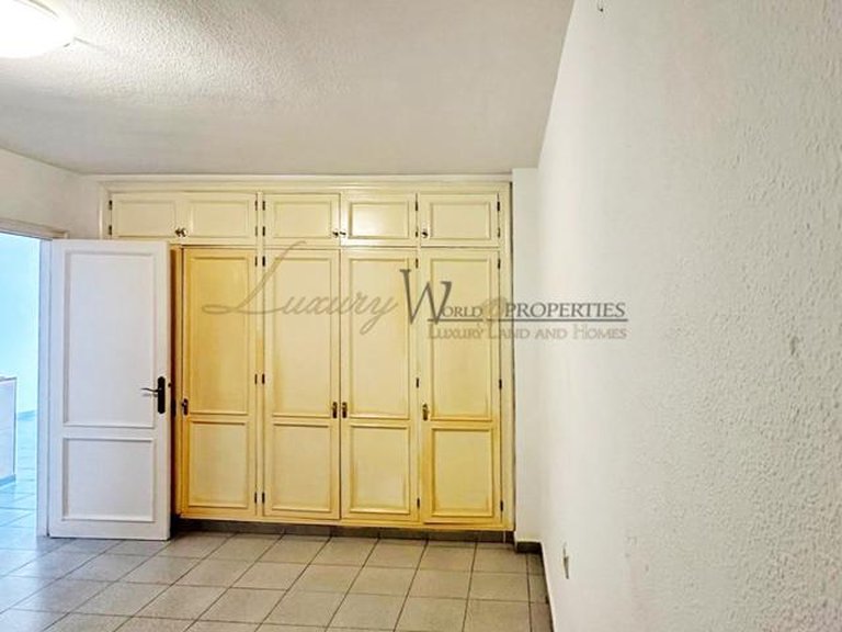 Apartment for Sale in Los Cristianos, Tenerife, España 7