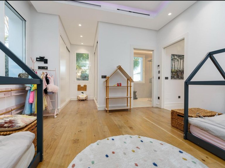 Villa for Sale in Marbella, Malaga 24
