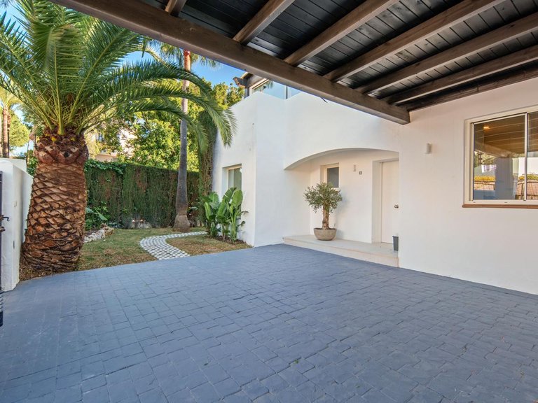 Villa for Sale in Marbella, Malaga 8