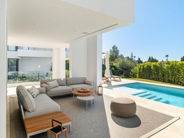 Villa for Sale in Estepona, Malaga 25