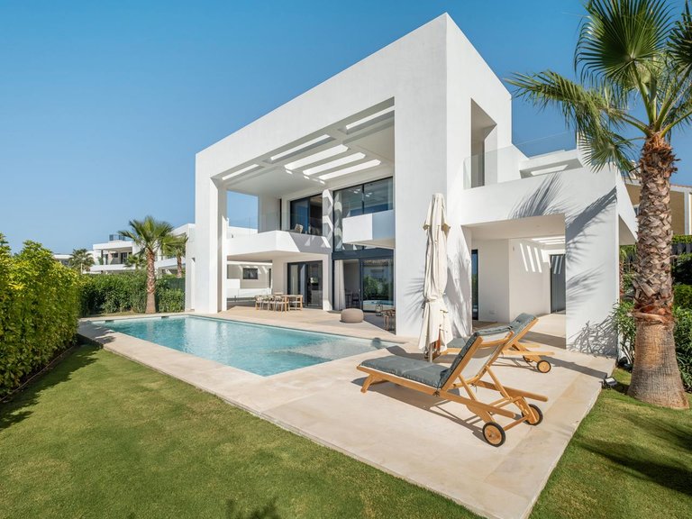 Villa for Sale in Estepona, Malaga 1