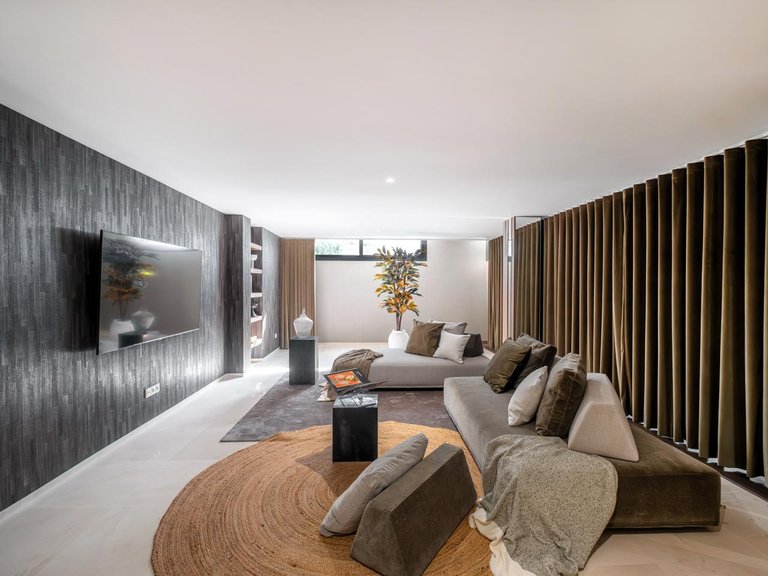 Villa for Sale in Estepona, Malaga 12