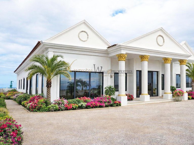 Villa for Sale in Costa Adeje, Tenerife, España 4