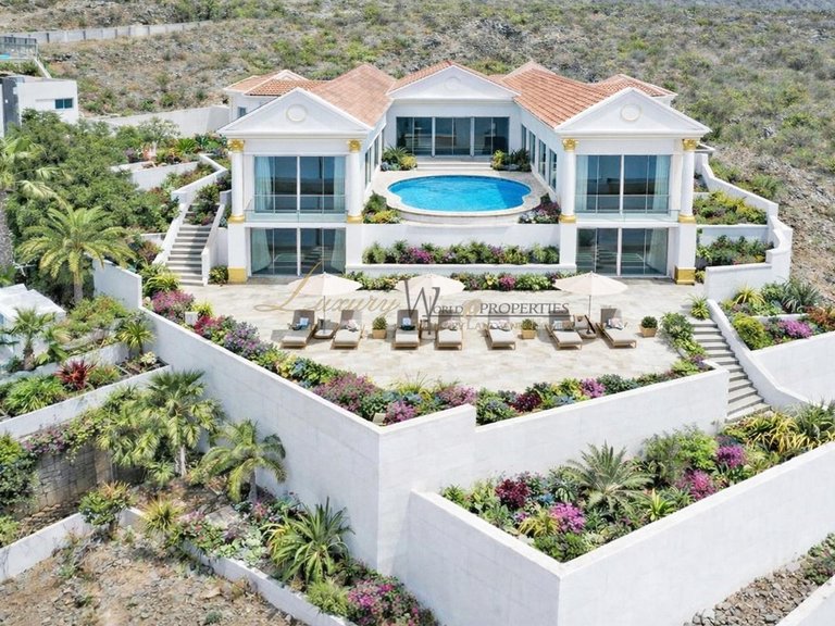 Villa for Sale in Costa Adeje, Tenerife, España 3