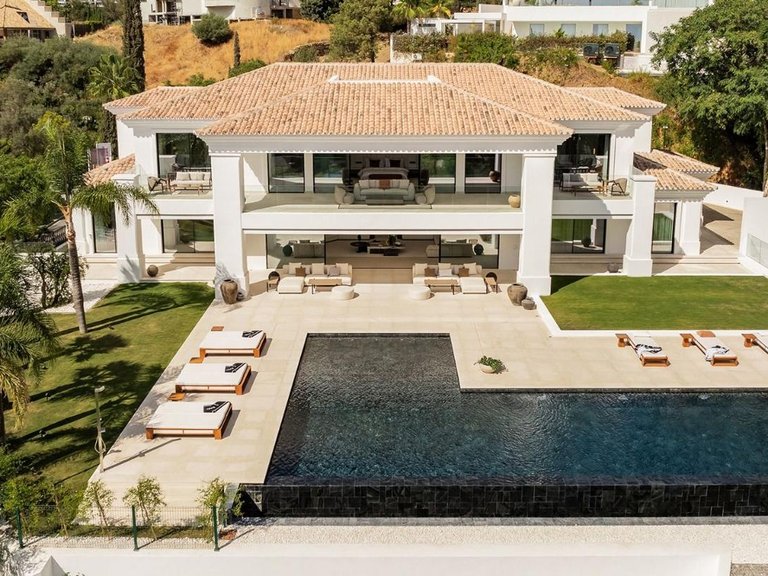 Villa for Sale in Benahavís, Malaga 42