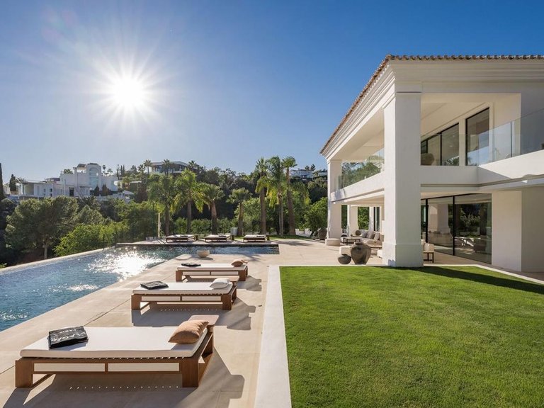 Villa for Sale in Benahavís, Malaga 35