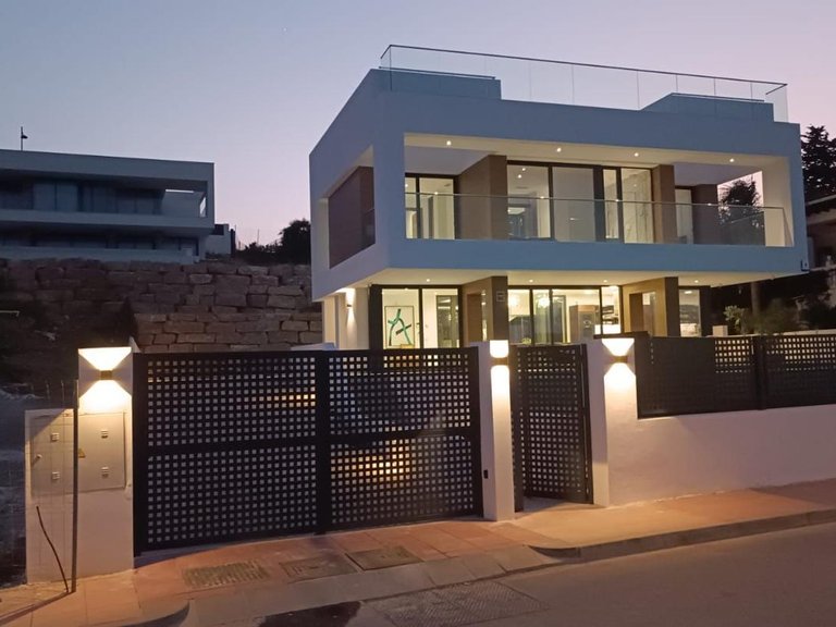 Villa for Sale in Estepona, Malaga 1