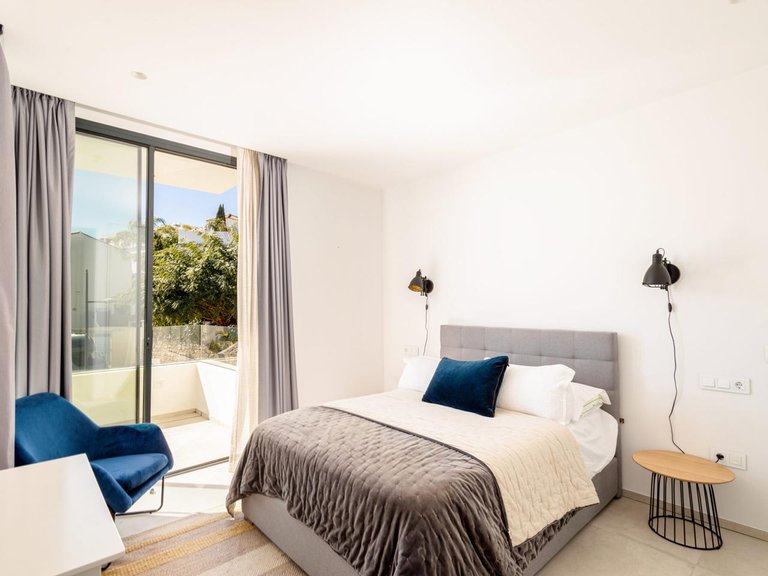 Villa for Sale in Estepona, Malaga 11