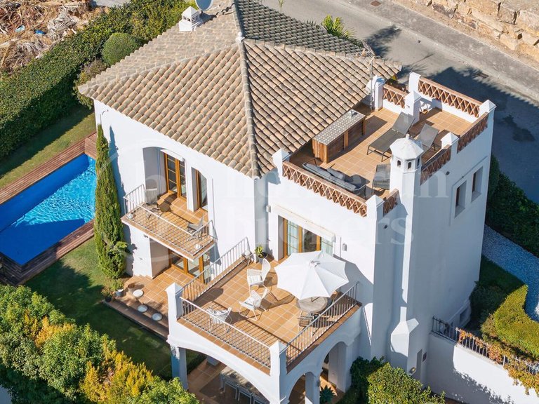 Villa for Sale in Estepona, Malaga 1