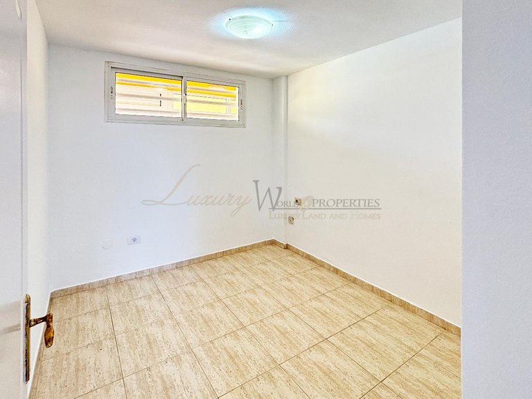 Town House for Sale in Los Cristianos, Tenerife, España 13