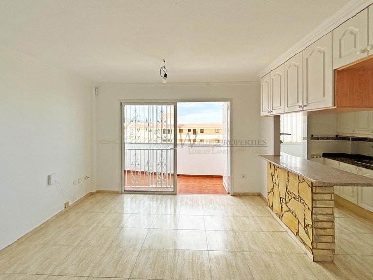 Town House for Sale in Los Cristianos, Tenerife, España 8