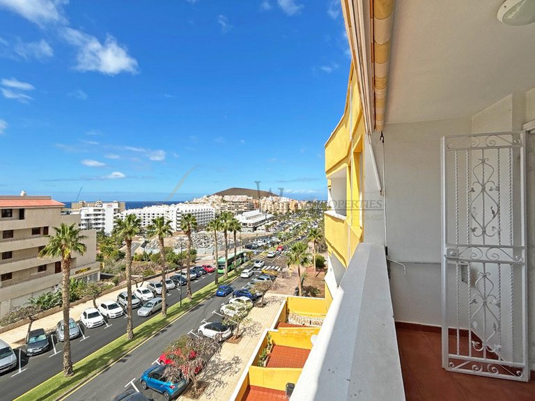 Town House for Sale in Los Cristianos, Tenerife, España 1