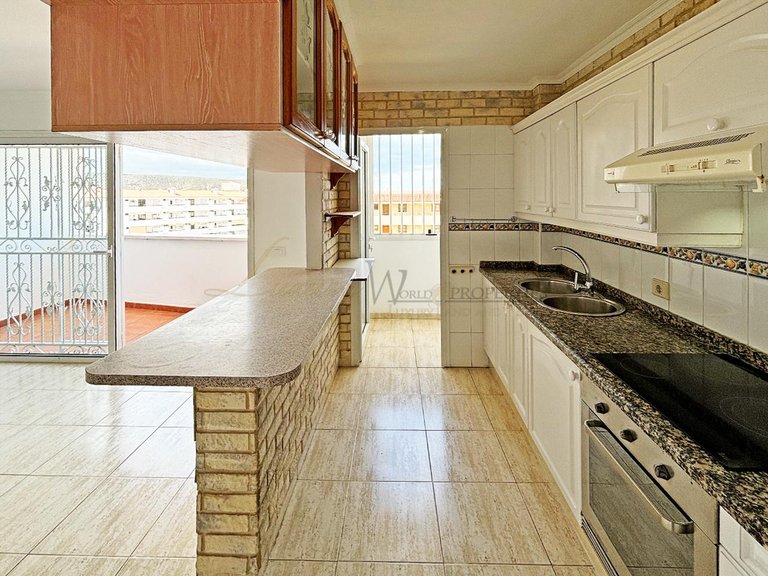 Town House for Sale in Los Cristianos, Tenerife, España 9