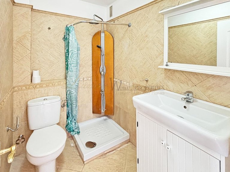 Town House for Sale in Los Cristianos, Tenerife, España 17