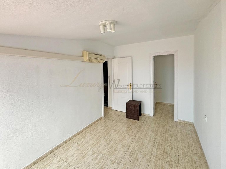 Town House for Sale in Los Cristianos, Tenerife, España 21
