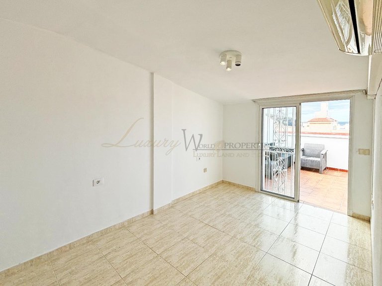 Town House for Sale in Los Cristianos, Tenerife, España 20