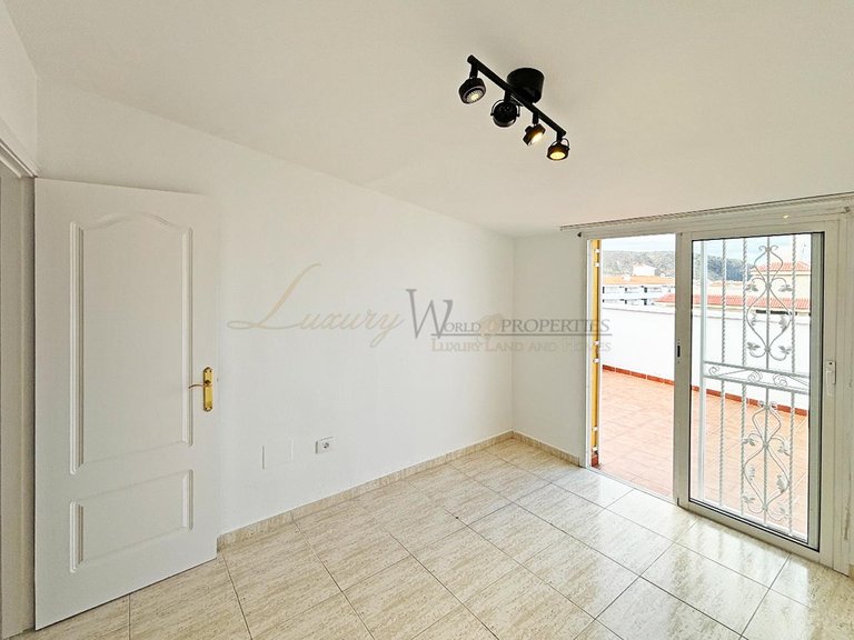 Town House for Sale in Los Cristianos, Tenerife, España 22