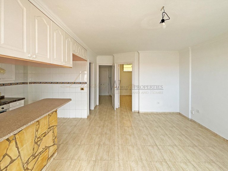 Town House for Sale in Los Cristianos, Tenerife, España 4