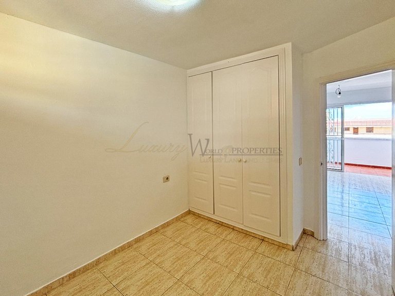 Town House for Sale in Los Cristianos, Tenerife, España 14