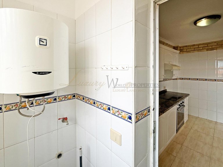 Town House for Sale in Los Cristianos, Tenerife, España 12