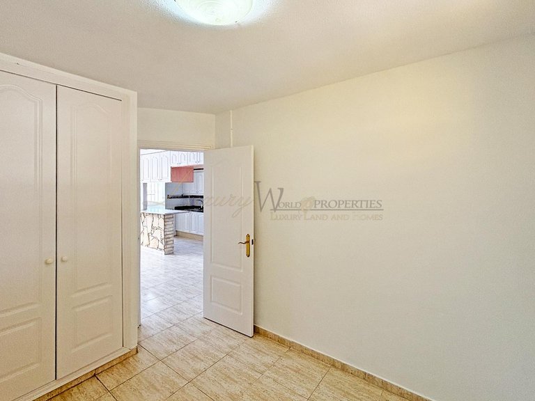 Town House for Sale in Los Cristianos, Tenerife, España 15