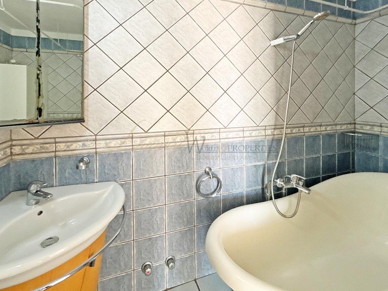 Town House for Sale in Los Cristianos, Tenerife, España 25
