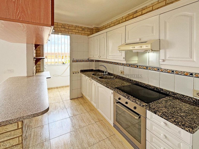 Town House for Sale in Los Cristianos, Tenerife, España 10