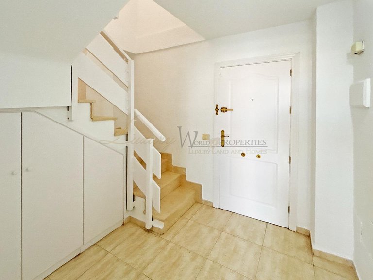 Town House for Sale in Los Cristianos, Tenerife, España 19