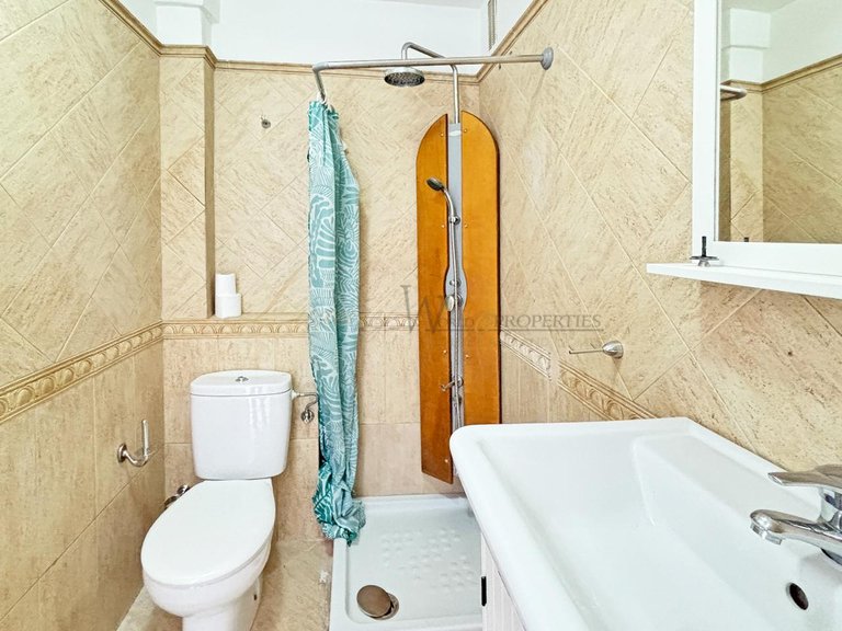 Town House for Sale in Los Cristianos, Tenerife, España 16