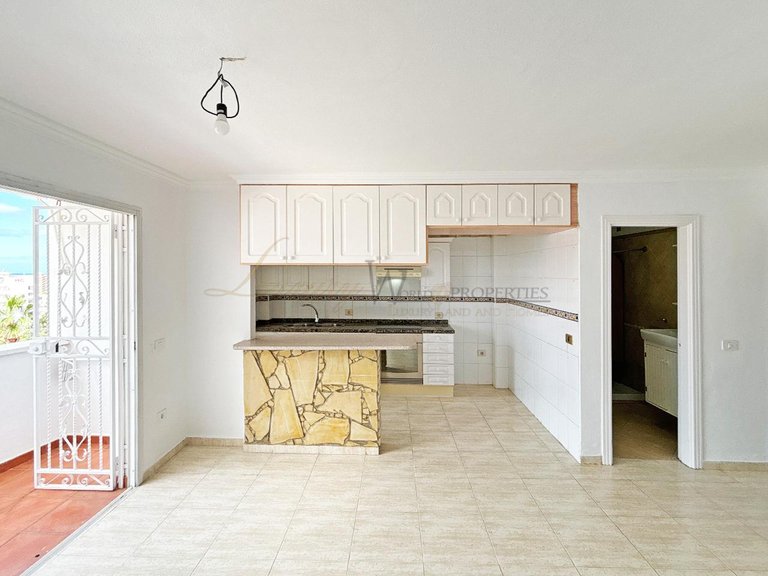 Town House for Sale in Los Cristianos, Tenerife, España 6