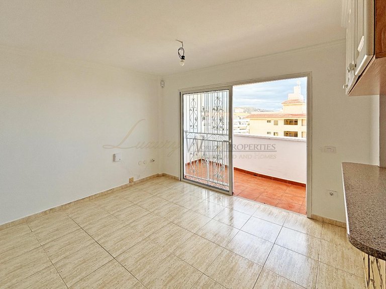 Town House for Sale in Los Cristianos, Tenerife, España 7