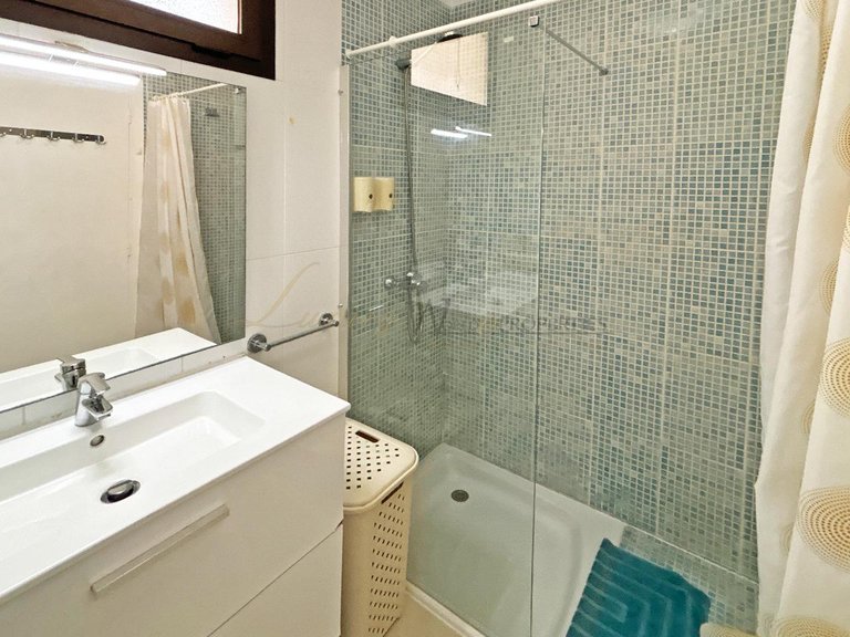 Apartment for Sale in Los Cristianos, Tenerife, España 15