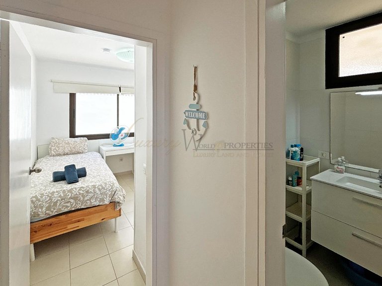 Apartment for Sale in Los Cristianos, Tenerife, España 13
