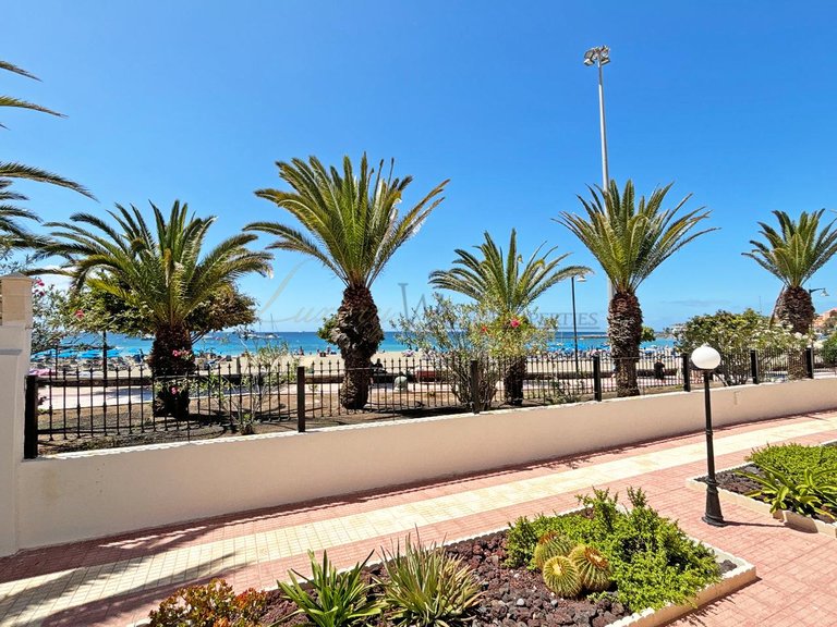 Apartment for Sale in Los Cristianos, Tenerife, España 1