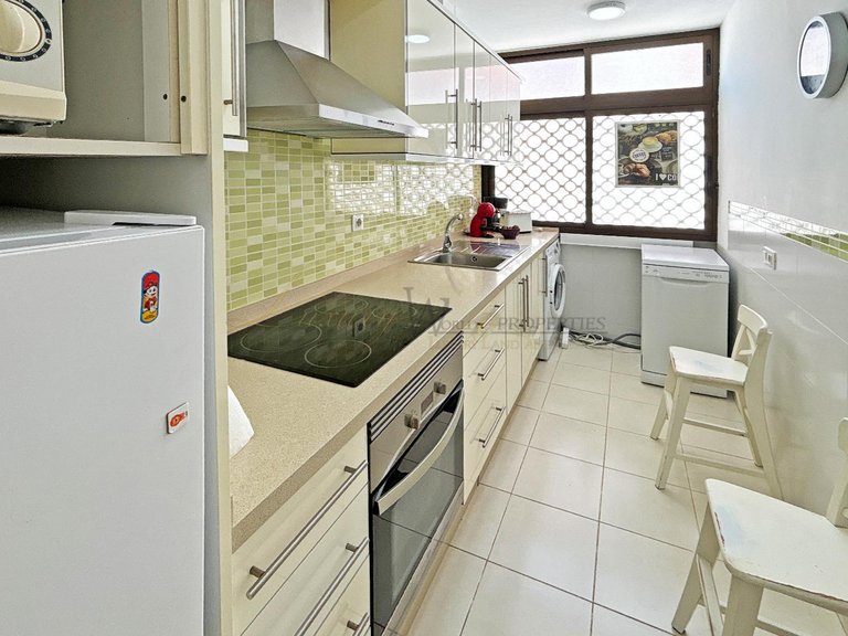 Apartment for Sale in Los Cristianos, Tenerife, España 9