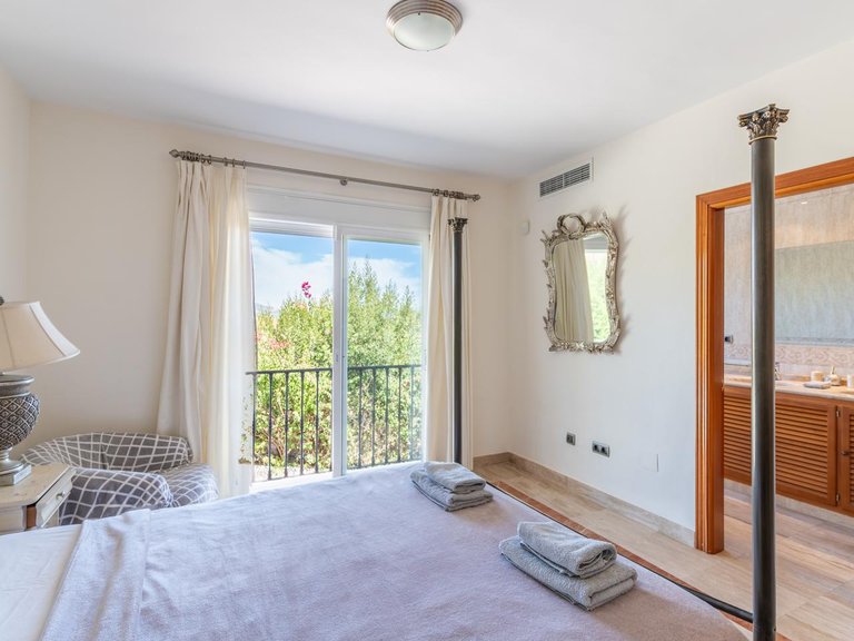 Villa for Sale in Benahavís, Malaga 16