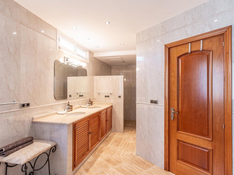 Villa for Sale in Benahavís, Malaga 21