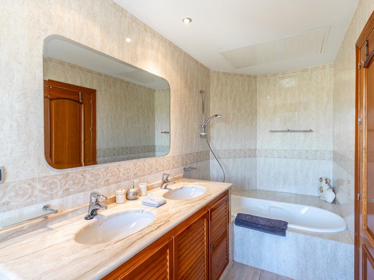 Villa for Sale in Benahavís, Malaga 25
