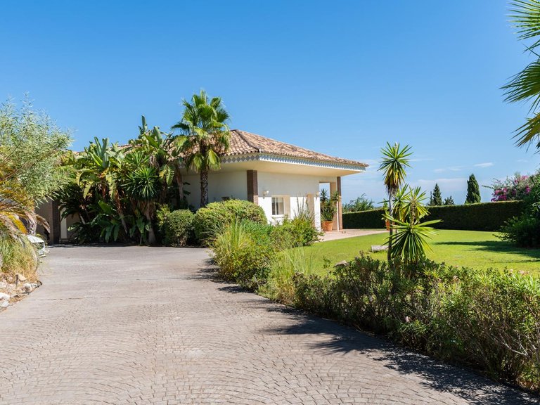 Villa for Sale in Benahavís, Malaga 35
