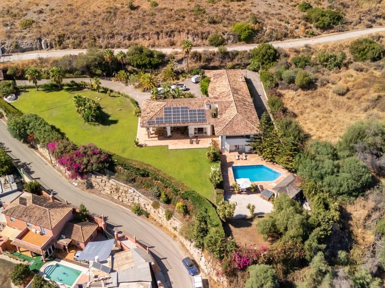 Villa for Sale in Benahavís, Malaga 30