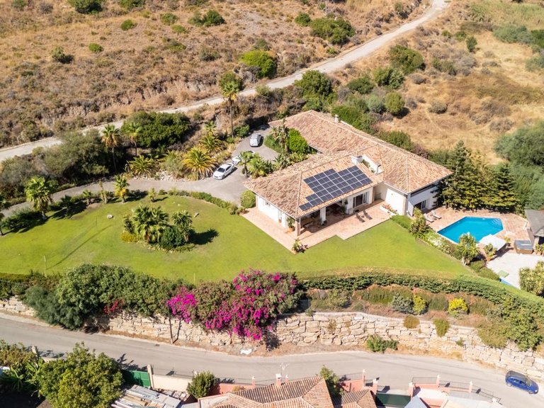 Villa for Sale in Benahavís, Malaga 3