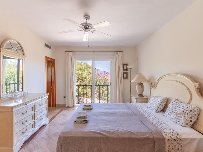 Villa for Sale in Benahavís, Malaga 18