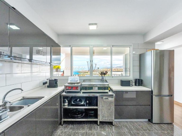 Villa for Sale in Costa Adeje, Tenerife, España 13