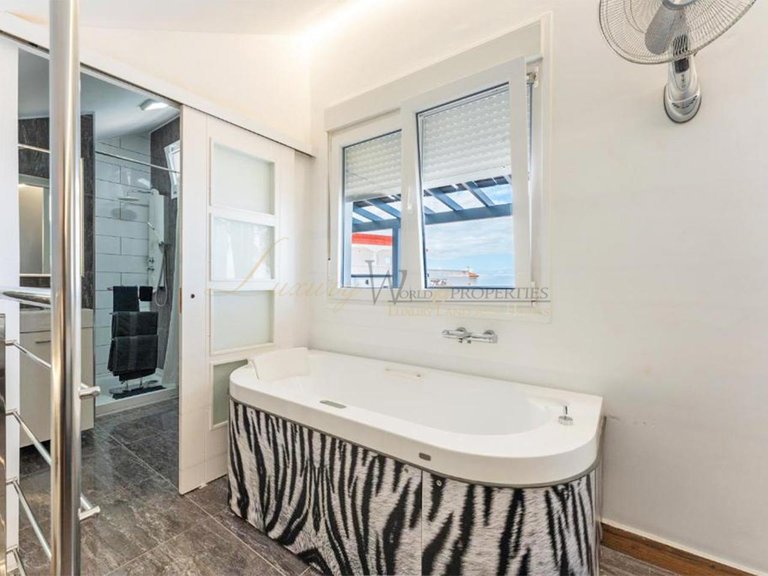 Villa for Sale in Costa Adeje, Tenerife, España 27