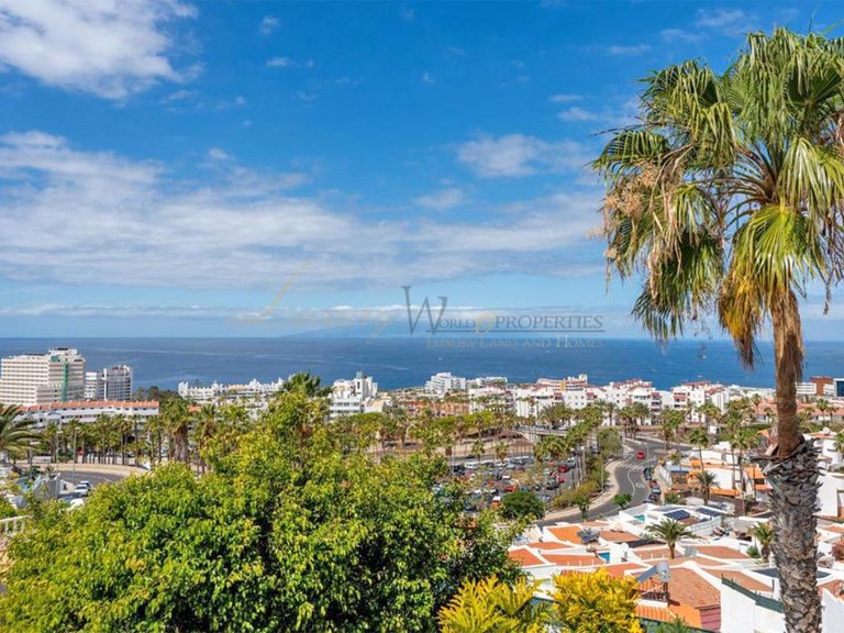 Villa for Sale in Costa Adeje, Tenerife, España 5
