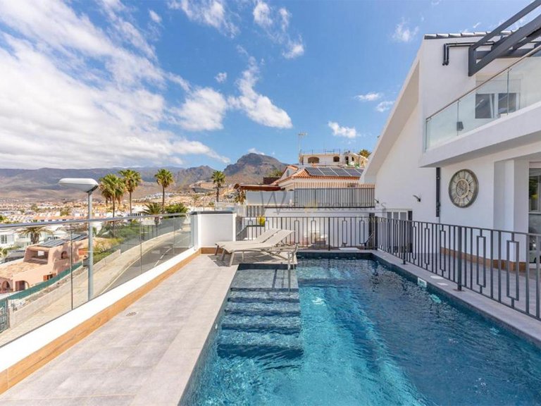 Villa for Sale in Costa Adeje, Tenerife, España 6