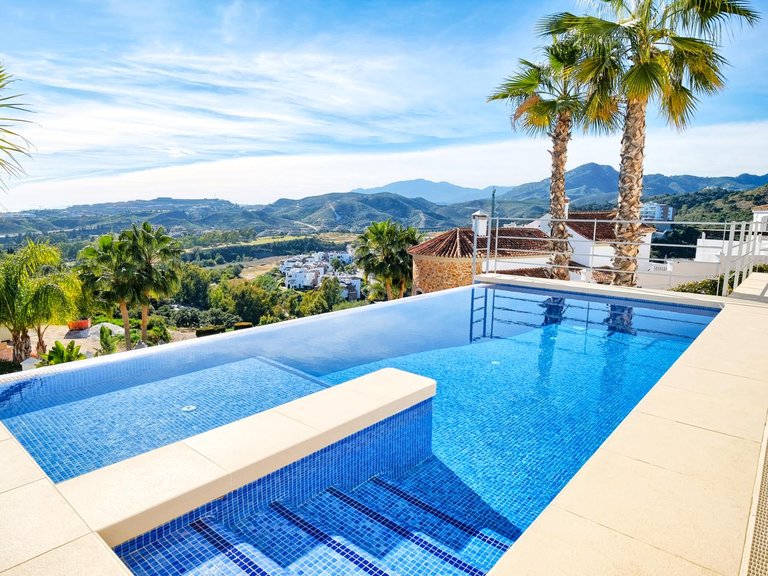Villa for Sale in Benahavís, Malaga 9