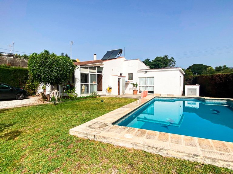 Villa for Sale in Estepona, Malaga 1