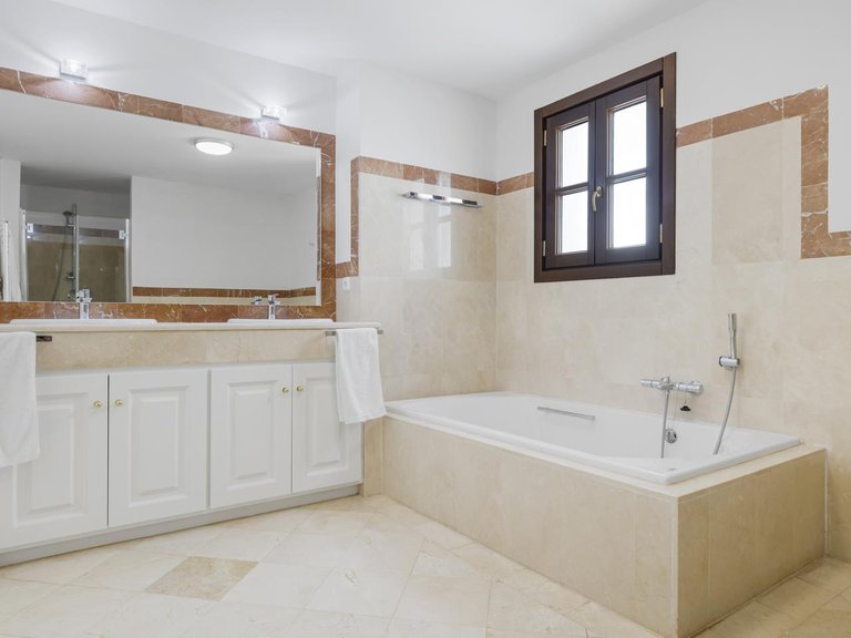 Town House for Sale in Benahavís, Malaga 13